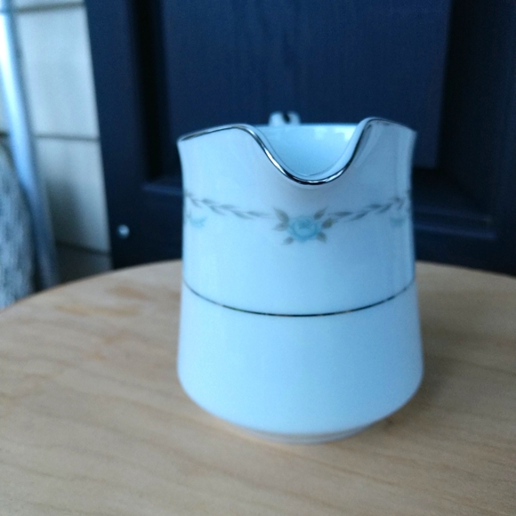 Style House Fine China Corsage Pattern - Picture 2 of 11